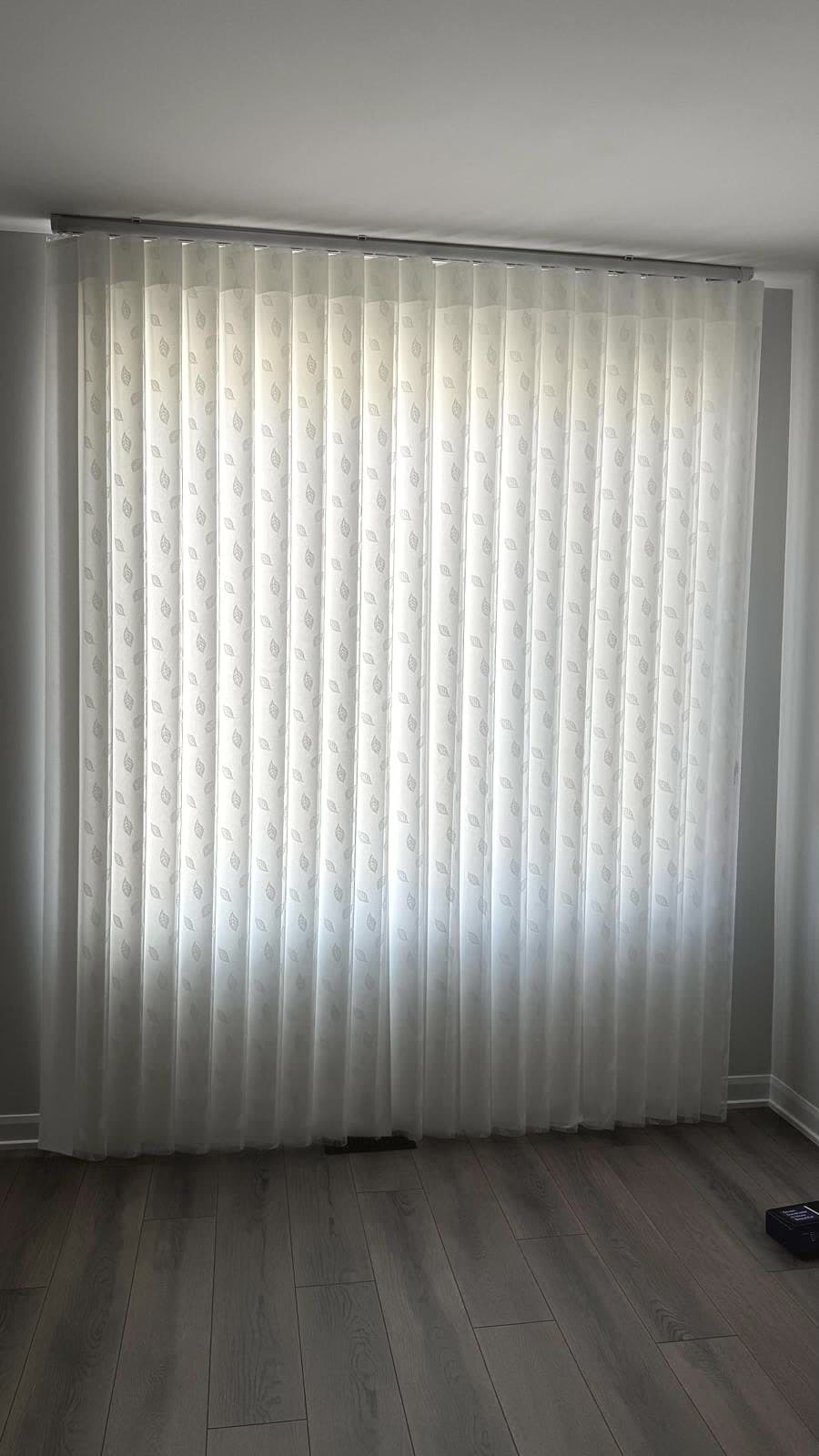 Détail des lamelles verticales en tissu